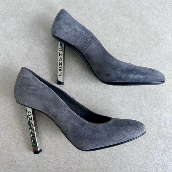 Chanel Logo Embossed Metallic High Heel Grey Suede Pumps EU 39 US 8-8.5 - Picture 3 of 13